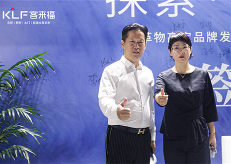 環(huán)保家居綠色生態(tài)｜客來(lái)福以水漆柜闡述高端全屋定制，塑市場(chǎng)高定之局